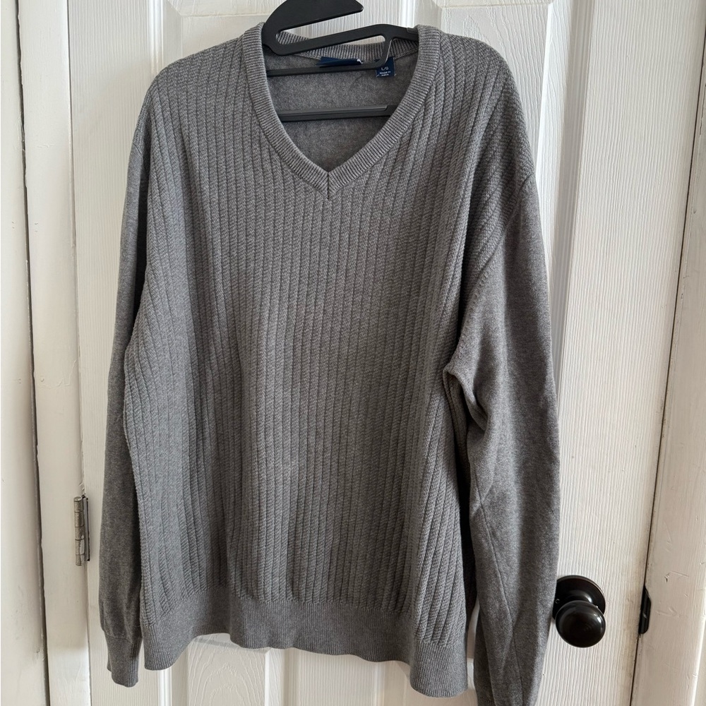 Cutter & Buck Men's Gray V-Neck Sweater